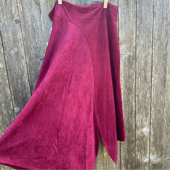 Umgee super Soft Flowy Maroon Skirt Size L - Picture 5 of 11